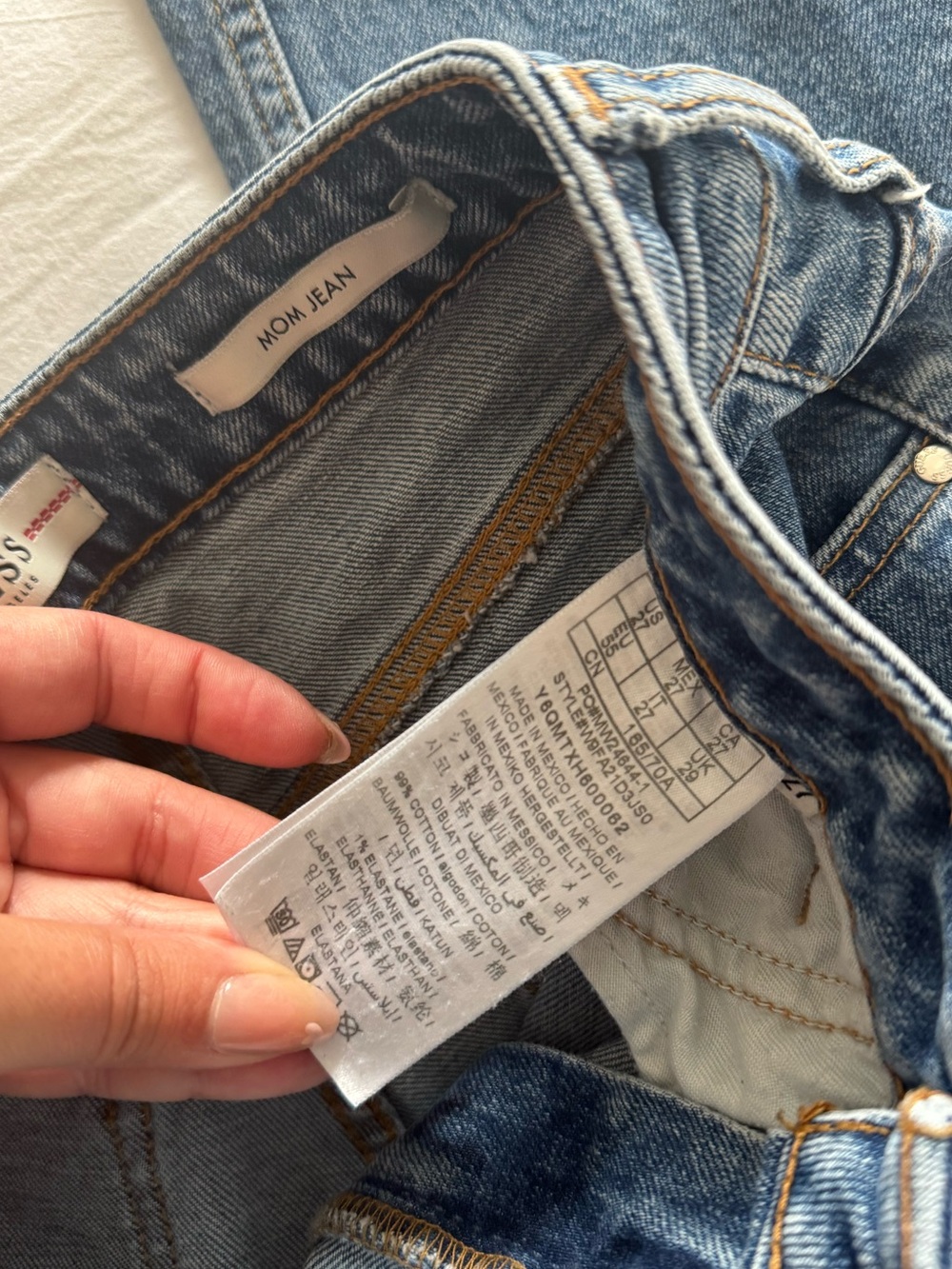 Guess Vintage Style Mom Jean - Picture 4 of 7